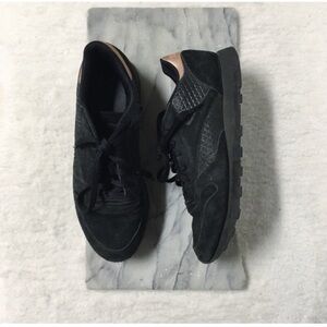 Reebok Classics Size 9.5 Black Sneakers Lace Up Suede Faux Leather
